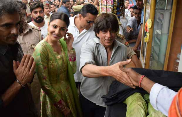 Wow!Shah Rukh Khan Now Has A Banarasi paan Named After Him!