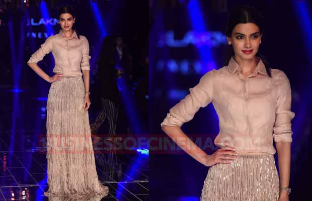 LFW'17 Finale: Jacqueline Fernandez-Aditya Roy Kapur Amped Up Hotness Quotient In Manish Malhotra Creation!