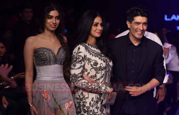 LFW'17 Finale: Jacqueline Fernandez-Aditya Roy Kapur Amped Up Hotness Quotient In Manish Malhotra Creation!