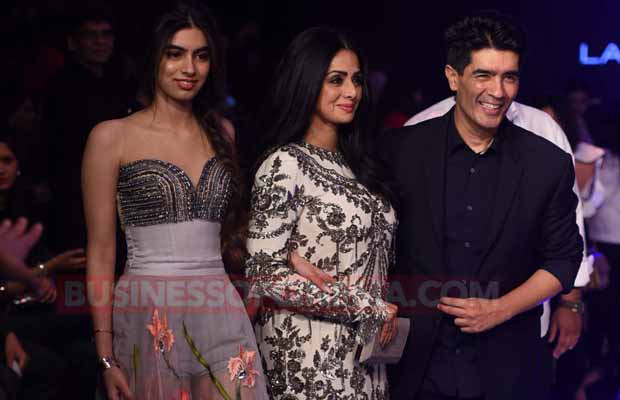 LFW'17 Finale: Jacqueline Fernandez-Aditya Roy Kapur Amped Up Hotness Quotient In Manish Malhotra Creation!