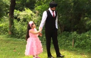 Look With Whom Akshay Kumar Bonds On The Sets Of Singh Is Bliing