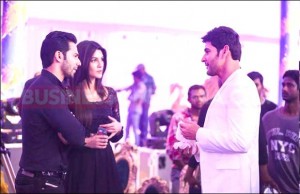 Photos: After Shah Rukh Khan, Kriti Sanon And Varun Dhawan Meet Mahesh Babu