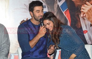 OMG! Deepika Padukone Confesses That She Still Loves Ranbir Kapoor
