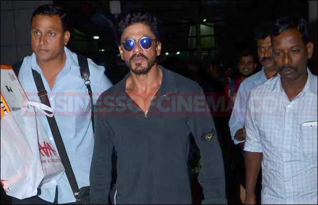 Snapped: Shah Rukh Khan With His Date Outside A Nightclub, Guess What Happened Next!
