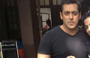 Photos: Guess Who Visits Salman Khan On Prem Ratan Dhan Payo Sets