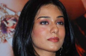 Amrita Rao Loses Her Luggage At Jaipur Airport