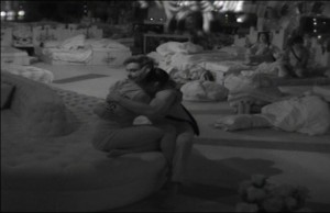 Bigg Boss 9: Mandana Karimi And Rochelle Rao Get Catty!