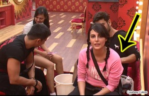Bigg Boss 9 Double Trouble With Salman Khan: When Keith Sequeria Gave Massage To Mandana Karimi!