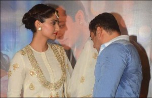 Snapped: Salman Khan Wipes His Sweat On Sonam Kapoor's Dupatta