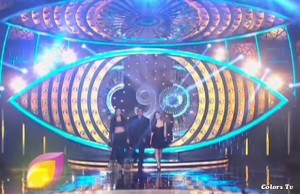 Exclusive Bigg Boss 9: Salman Khan's Grand Entry With His Two Favorites!