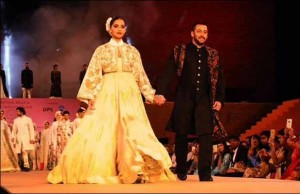 Salman Khan And Sonam Kapoor Look The Best At The Khadi Fashion Show In Ahemdabad