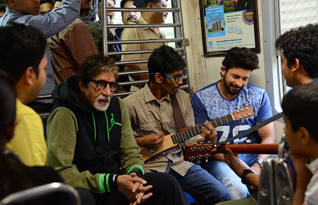 Amitabh Bachchan Creates Frenzy In A Mumbai Local!