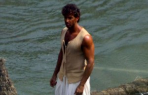 Leaked Photos: Hrithik Roshan Working Out On Sets of Mohenjo Daro