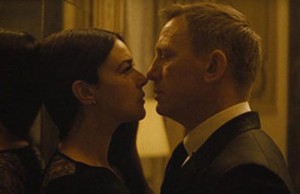 Watch: Spectre Kissing Scene Which Censor Board Deleted!