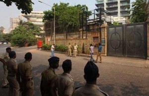 Security Outside Shah Rukh Khan's Mannat Increased Over Intolerance Comment Row
