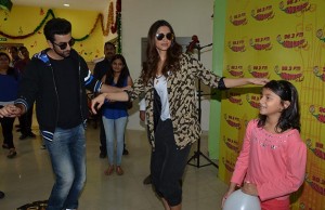 Ranbir Kapoor And Deepika Padukone On A Fishy Date!