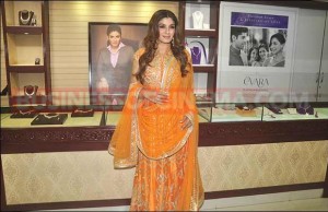 Photos: Raveena Tandon's Gorgeous Traditional Look