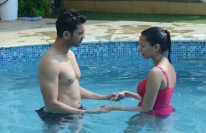 Bigg Boss 9 With Salman Khan: Rochelle's Romance With Boyfriend Keith Inside The Pool!