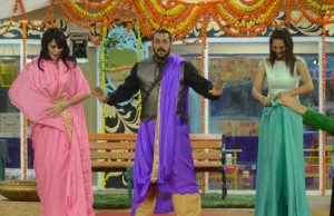 Bigg Boss 9: Salman Khan With His Prem Ratan Dhan Payo Co-Star Sonam Kapoor's Diwali Special