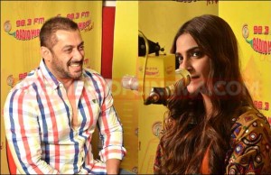 Salman Khan And Sonam Kapoor Get Chatty On Air