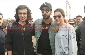 Photos: Deepika Padukone And Ranbir Kapoor Complete Their Tamasha Filled Train Journey!