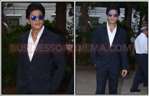 Snapped: Shah Rukh Khan's Clean Shaven Dapper Look for An Ad