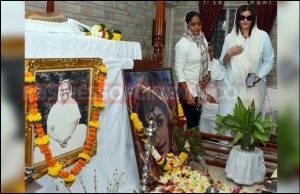 Photos: B-Town Mourns At Sadhana Shivdasani's Prayer Meet