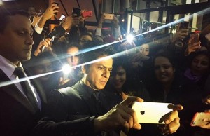 Shah Rukh Khan, Kajol, Varun Dhawan And Kriti Sanon Witness Gigantic Fan Frenzy In UK!