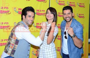 Photos: Tusshar Kapoor, Gauahar Khan And Aftab Shivdasani Get Chatty!