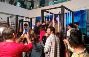 Bigg Boss 9: Rochelle Rao And Rishabh Sinha Get Thronged Outside The House!