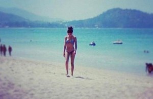 Amitabh Bachchan's Grand Daughter Navya Naveli Nanda Kills It On The Beach!