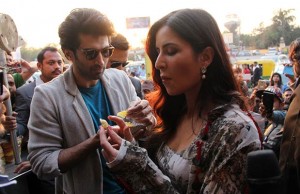 Aditya Roy Kapur And Katrina Kaif Relish The Delicacy Of Ahmedabad
