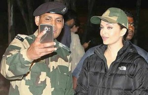 Selfie Alert! Aishwarya Rai Bachchan On The Sets Of Sarbjit In Punjab
