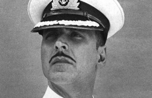 First Look! Akshay Kumar Looks Regal In Navy Uniform!
