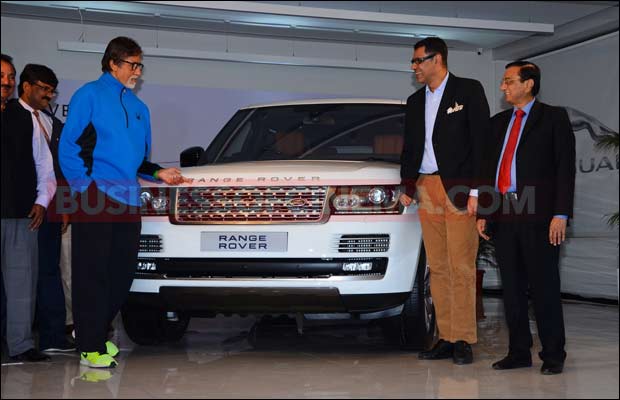Photos: Amitabh Bachchan Drives Back Home A Brand New Car!