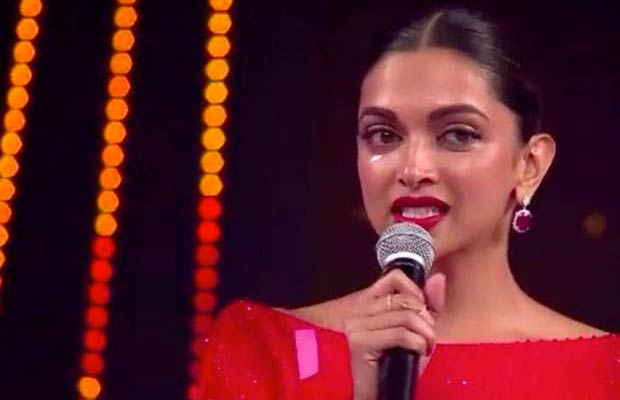 Watch: Deepika Padukone Sobs While Reading Out Her Fathers Touching Letter