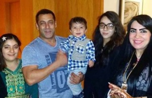 Photos: Salman Khan's Crazy Fan Followers In Dubai!