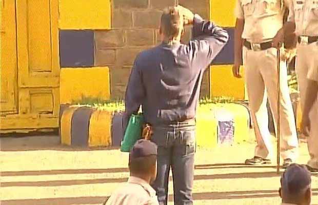Just In Pics: Sanjay Dutt Salutes On His Way Out Of Yerwada Jail