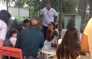 Photos: Shah Rukh Khan On A Lunch Outing With Wife Gauri Khan And Kids!