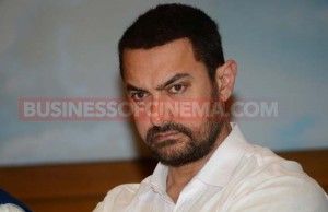 Watch: Aamir Khan Receives Applauds For Brilliant Reply On Intolerance Row!