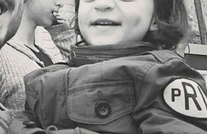 Photo Alert: Shah Rukh Khan's Son AbRam's Selfie Photobombed By Suhana