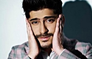 Harshvardhan Kapoor A True Cricket Fan !