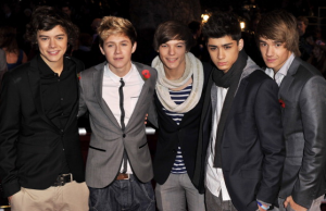 Watch: Zayn Malik Reunites With One Direction Like He Never Left!