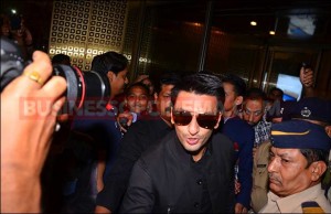 Ranveer Singh Mad At Indian Paparazzis Or Irritated With His Hectic Work Schedule ?