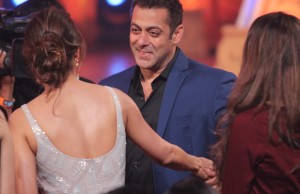 Salman Khan And Malaika Arora Khan Hug Out Their Differences!