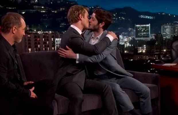 Game Of Thrones Actors Alfie Allen And Iwan Rheon Lip Lock On Television!