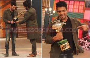 Sidharth Shukla Bags The Khatron Ke Khiladi - Kabhi Peeda Kabhi Keeda Trophy!