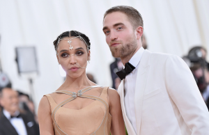 Met Gala 2016: Robert Pattinson Arrives With Fiancé FKA Twigs But Matches With Kristen Stewart?