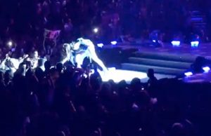 Watch: Selena Gomez Destroys 'Marry Justin Please' Sign At Her Revival World Tour!