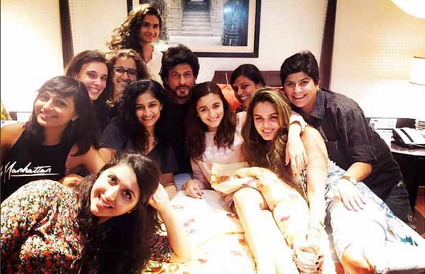 Shah Rukh Khan In Bed Surrounded By Alia, Gauri Shinde And Other Lovely Ladies